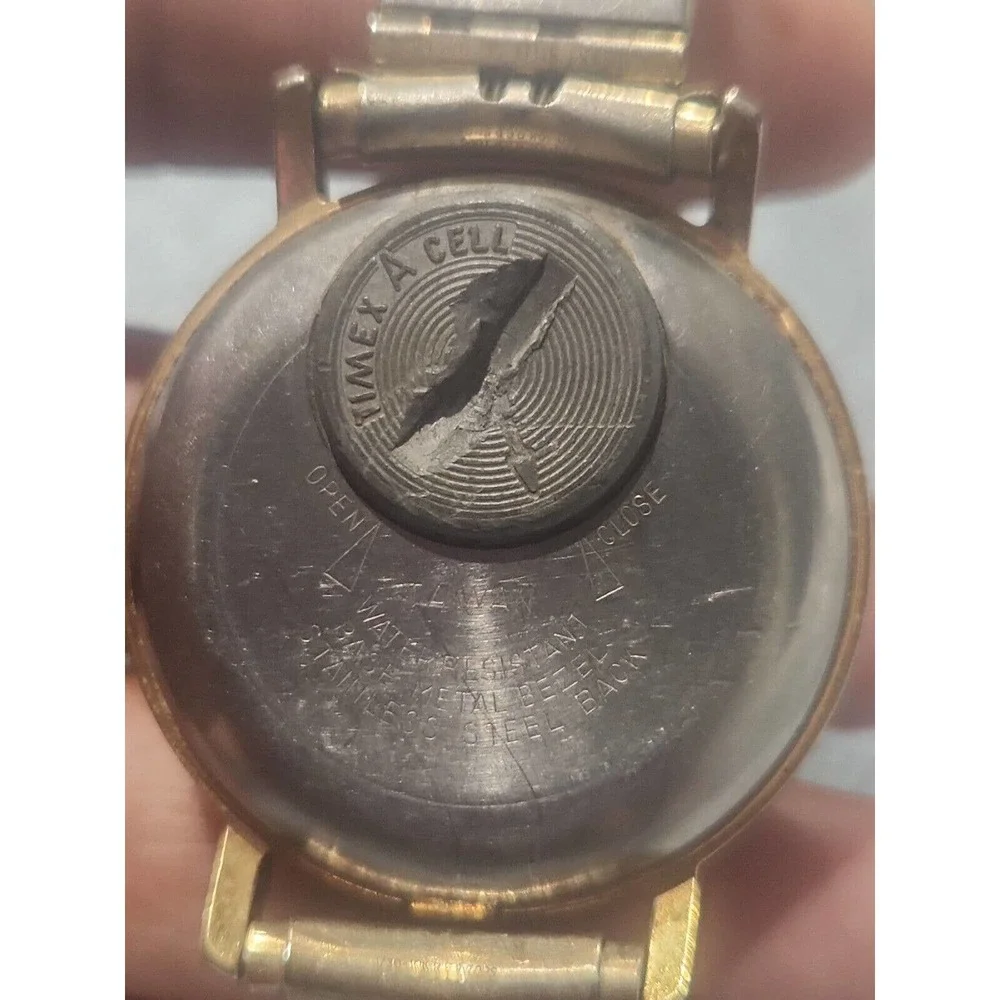 Vintage‎ 1970s Timex Q Men's Quartz Watch 97860 06477 (Not Working)
